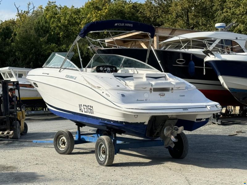 Four Winns Horizon 260