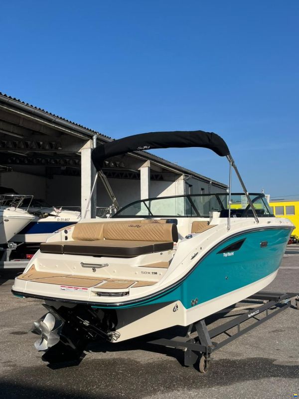 Sea Ray SDX 230