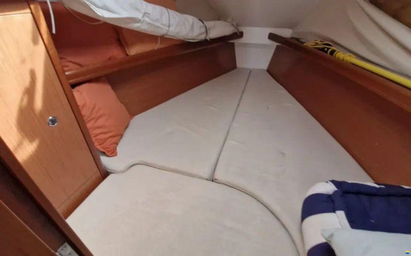 Beneteau OCEANIS 323