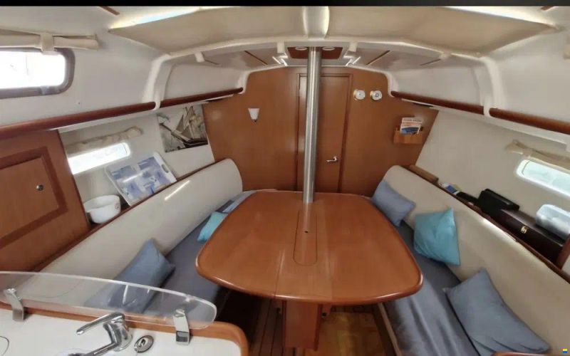Beneteau OCEANIS 323