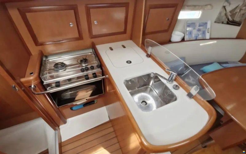 Beneteau OCEANIS 323