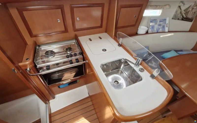 Beneteau OCEANIS 323