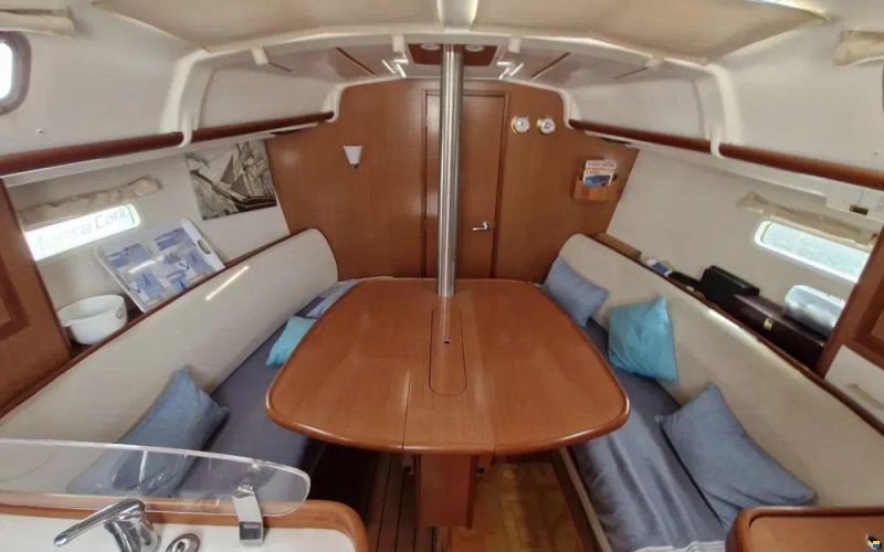 Beneteau OCEANIS 323