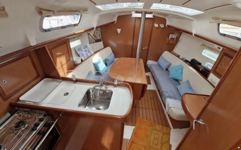 Beneteau OCEANIS 323