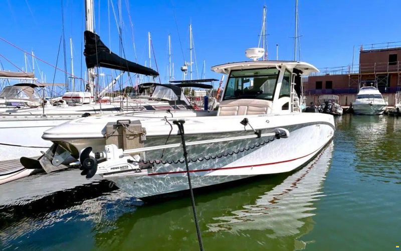 Boston Whaler 370 Outrage