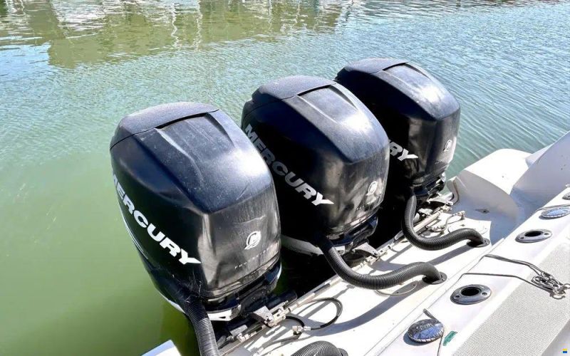 Boston Whaler 370 Outrage