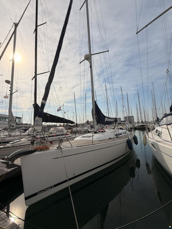Grand Soleil 37