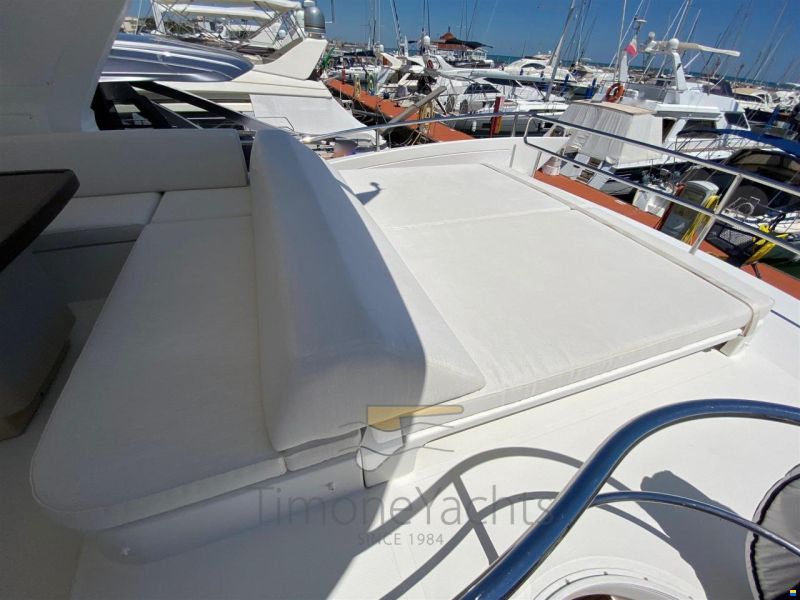 Azimut 64 fly