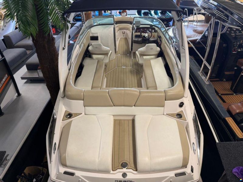 Regal 2500 Bowrider