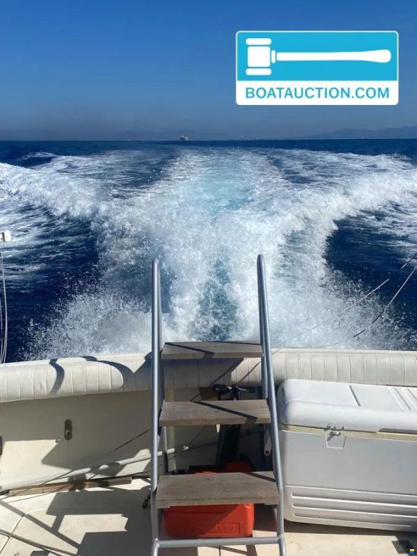 Hatteras 32 Sport Fly