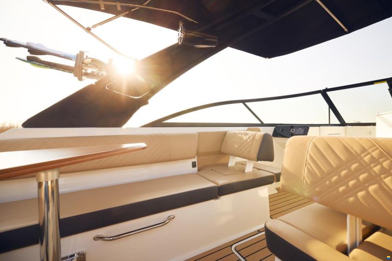 Sea Ray SDX 270 Surf