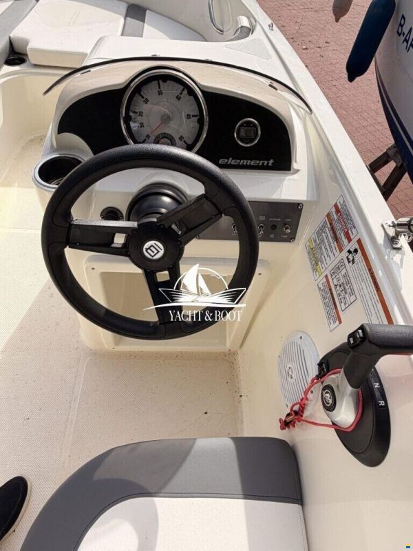 Bayliner e16
