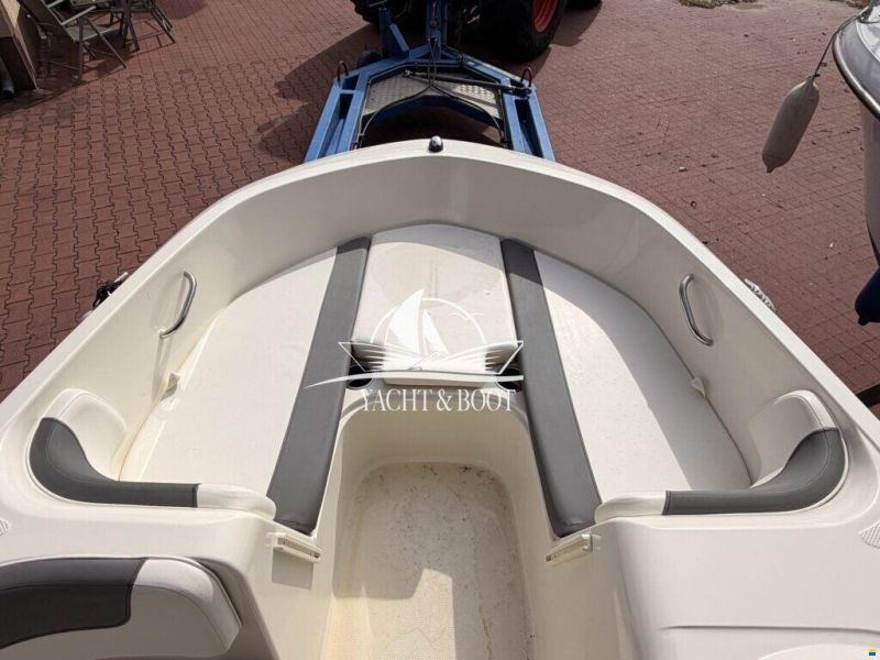Bayliner e16