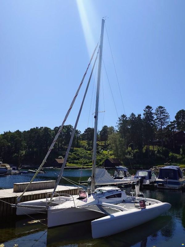 Corsair Yachts 750 Dash