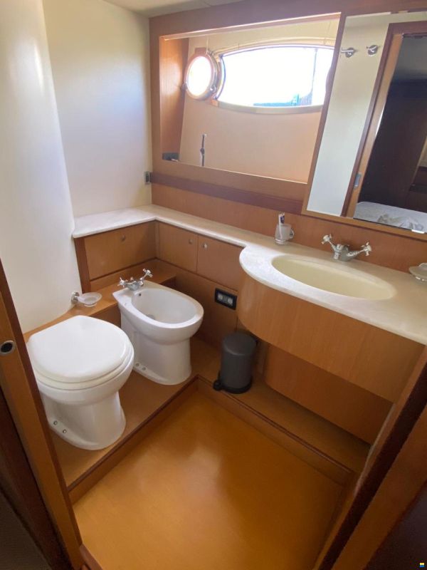 Ferretti Altura 690