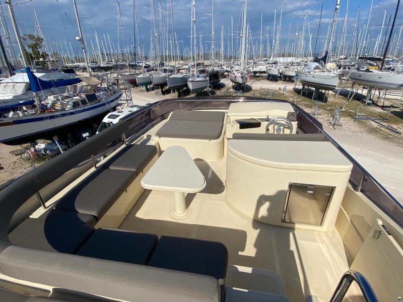 Ferretti Altura 690