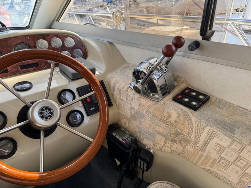 Sealine 330 Flybridge