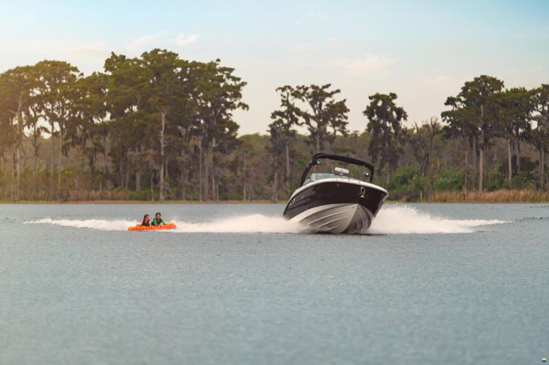 Sea Ray SDX 270