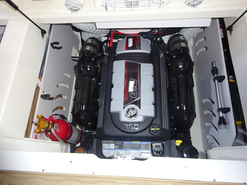 Sea Ray 230 SPXE
