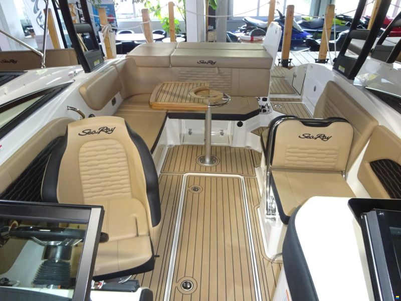 Sea Ray 230 SPXE