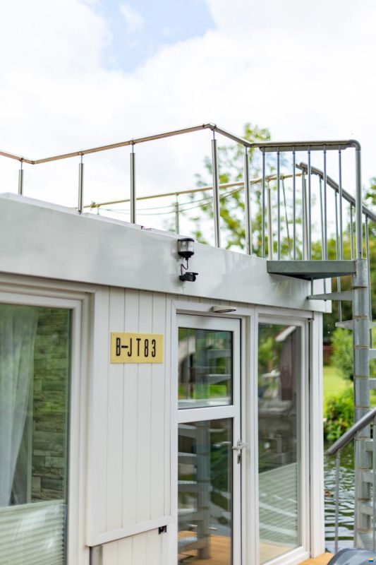 Hausboot 11000x4300 Lux Edition