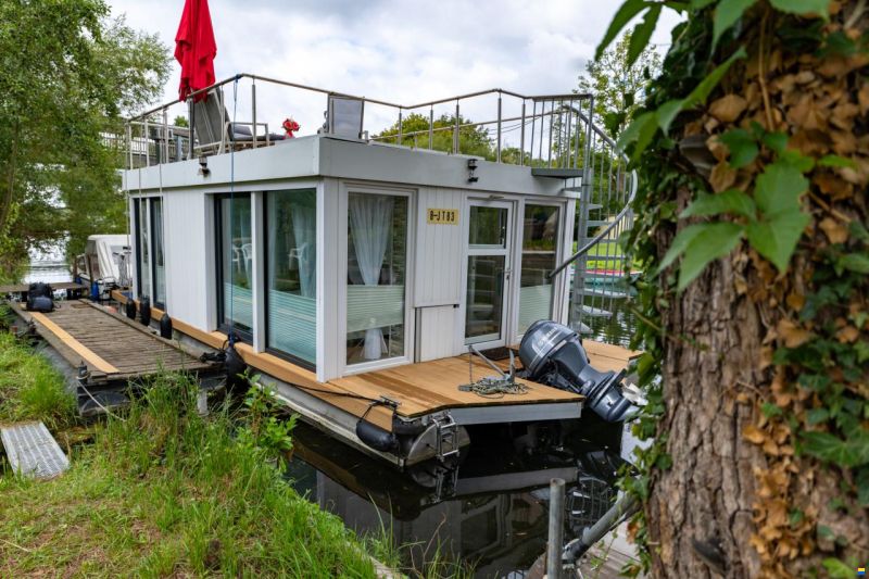 Hausboot 11000x4300 Lux Edition