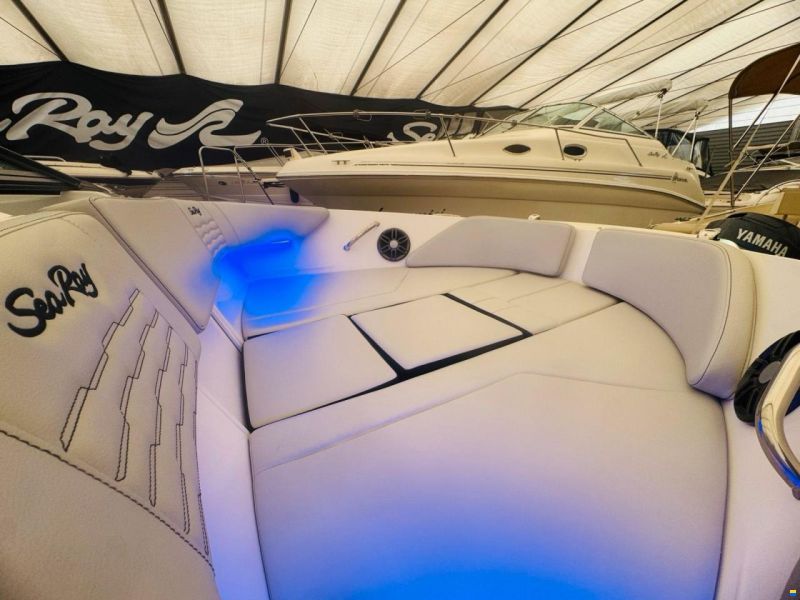 Sea Ray 210 SPX