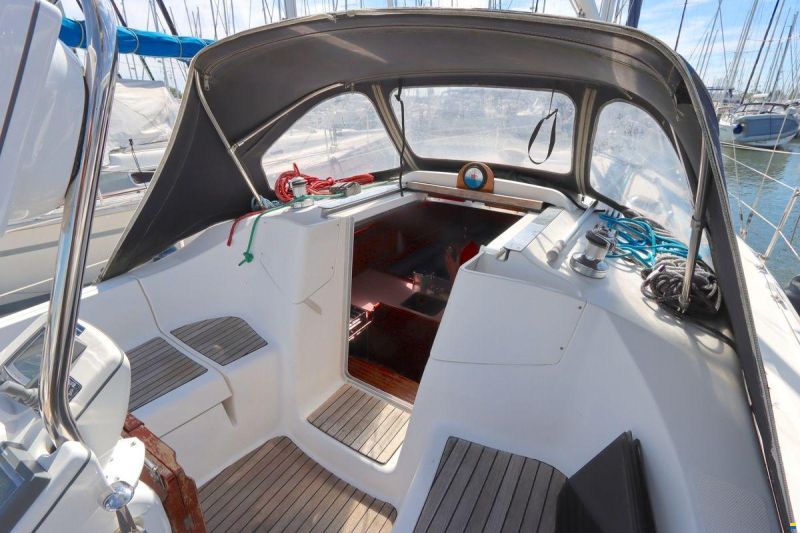 Hunter 33