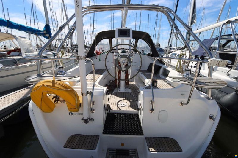 Hunter 33