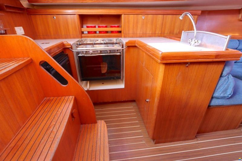 Hunter 33