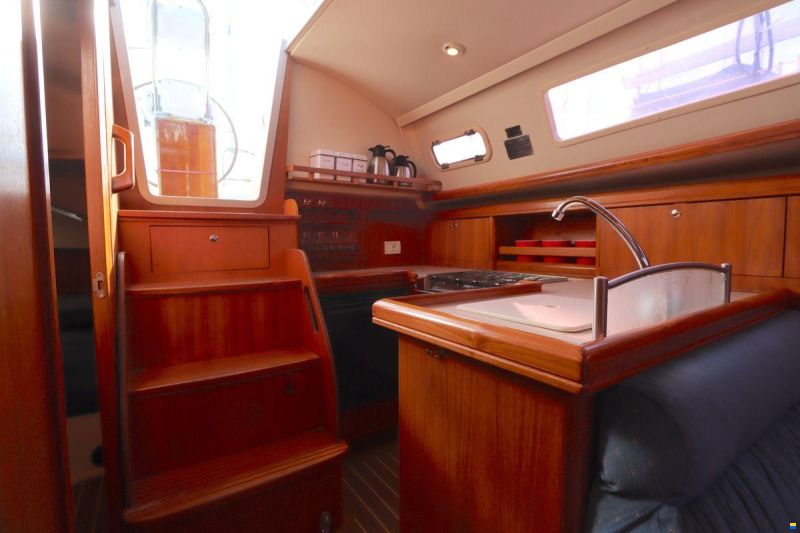 Hunter 33