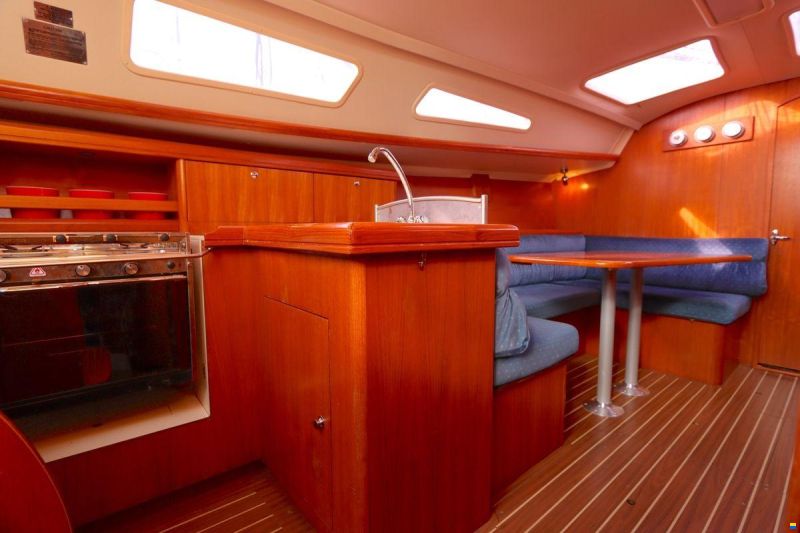 Hunter 33