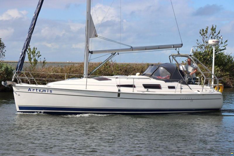 Hunter 33