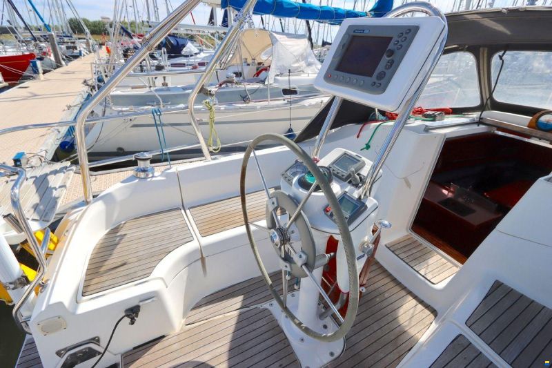 Hunter 33