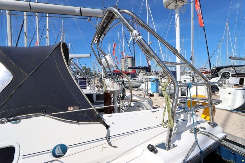 Hunter 33