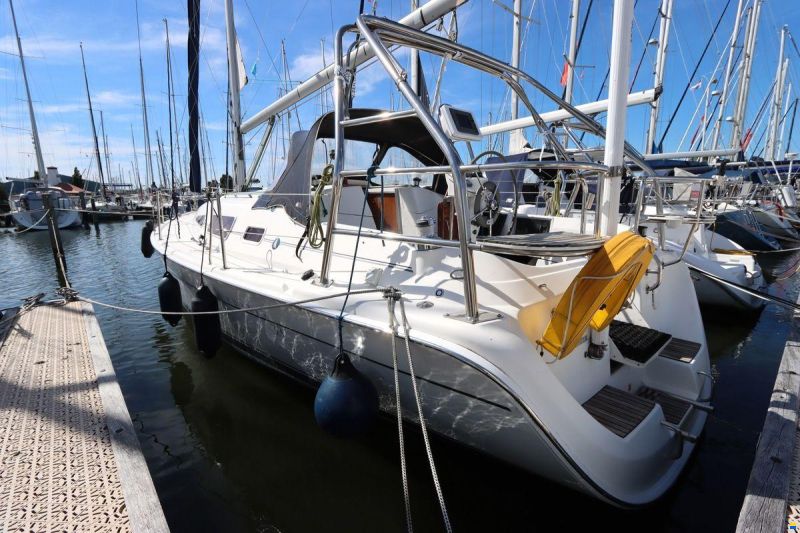 Hunter 33