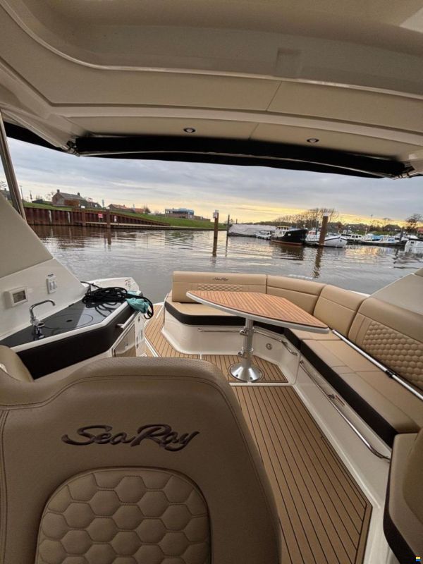Sea Ray Sundancer 320