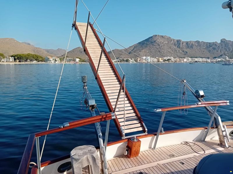 Grand Banks 42