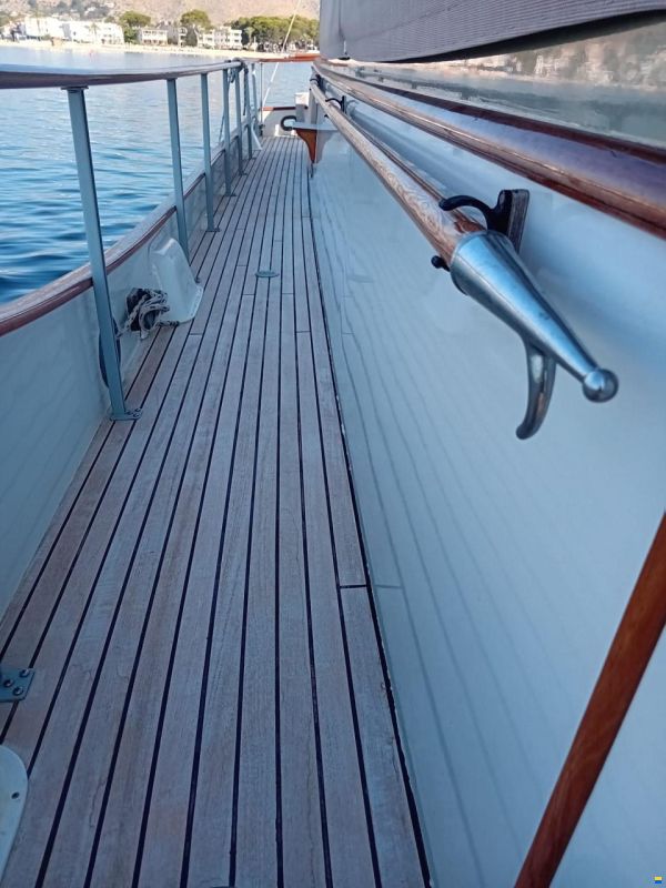 Grand Banks 42