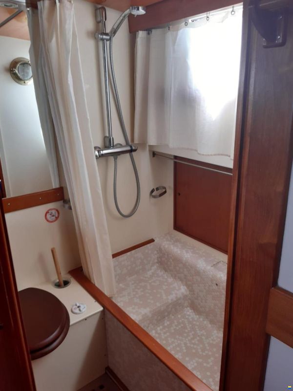 Grand Banks 42