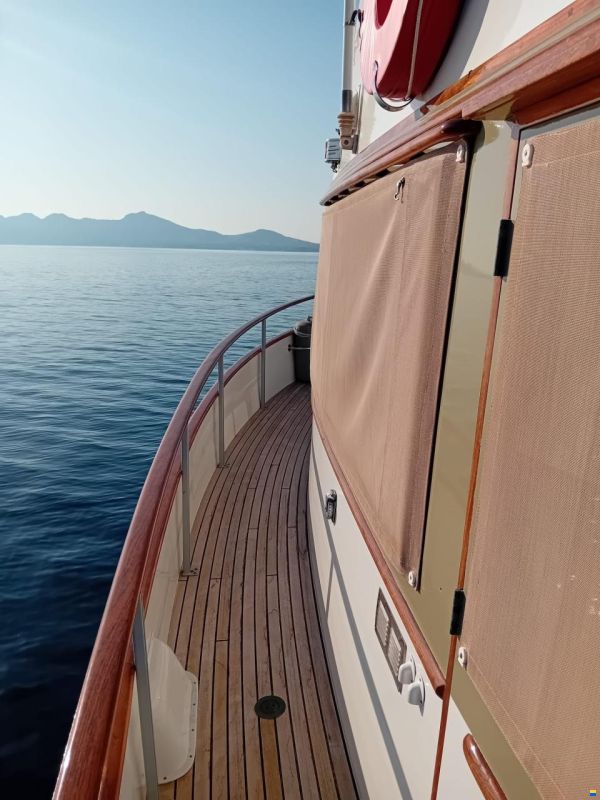 Grand Banks 42