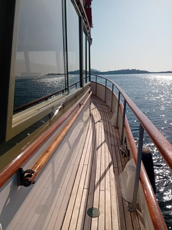 Grand Banks 42
