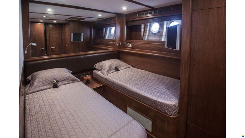 Sailing yacht 28m