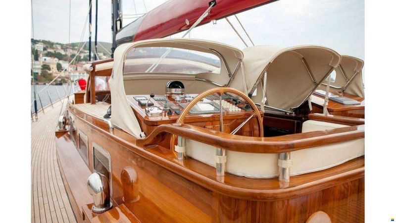 Sailing yacht 28m