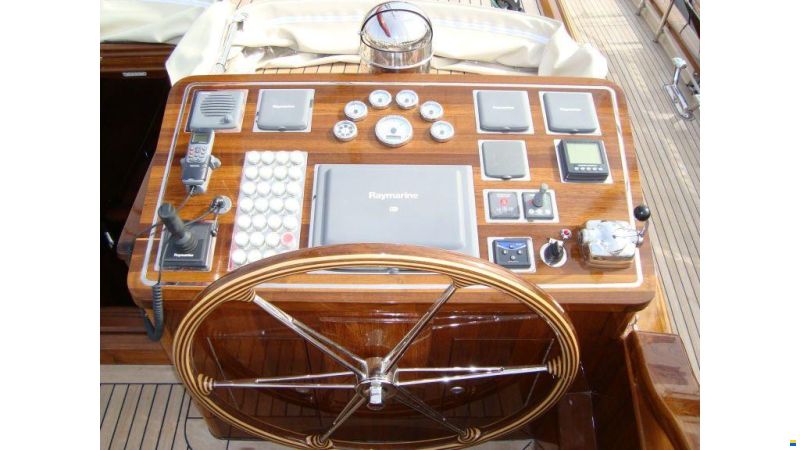 Sailing yacht 28m