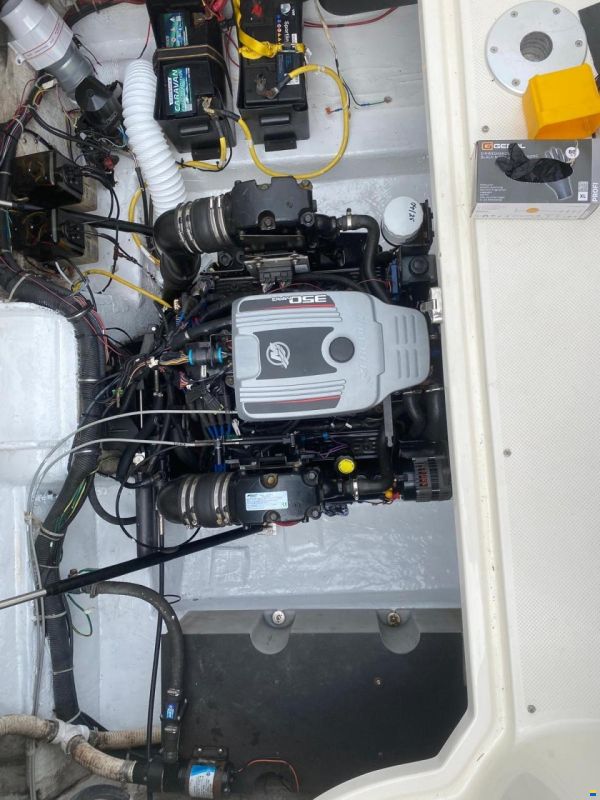Maxum 2700 SE