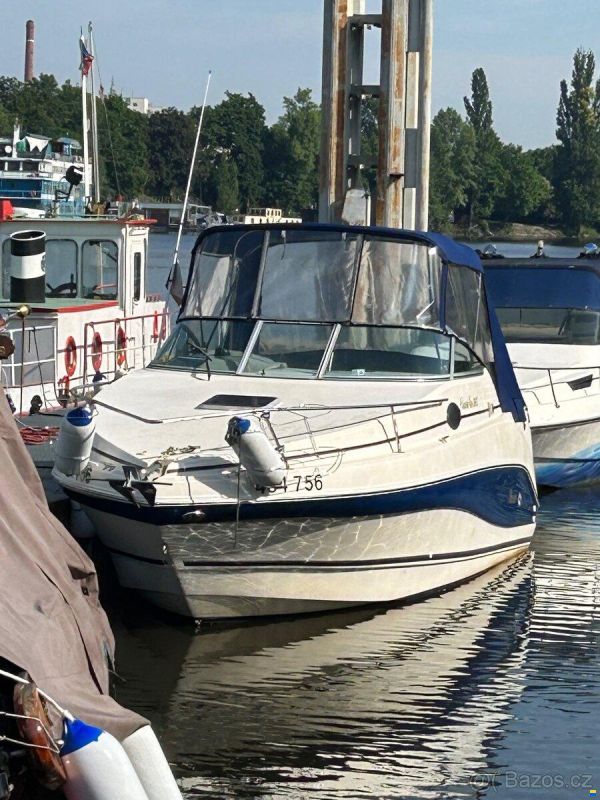 Rinker Fiesta Vee 242