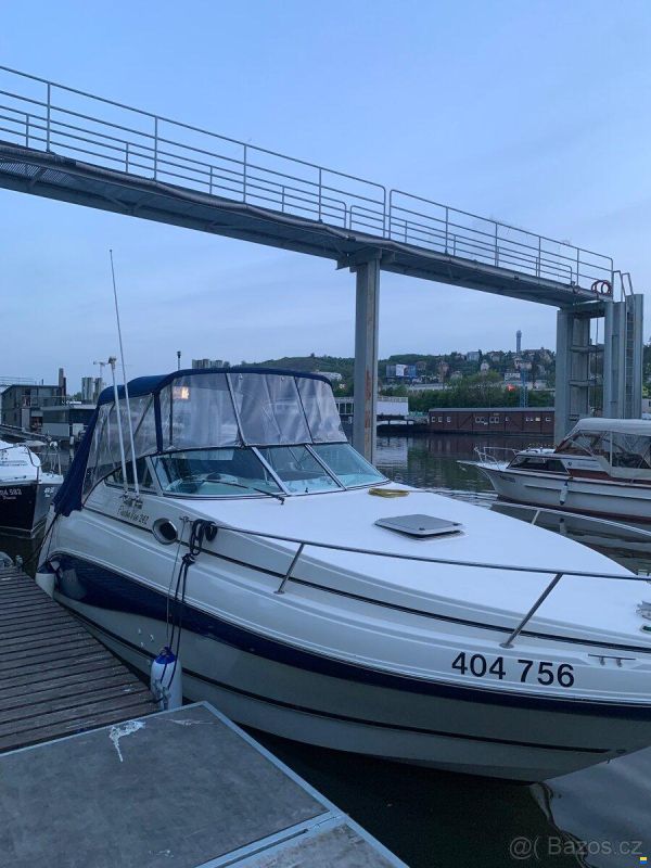 Rinker Fiesta Vee 242