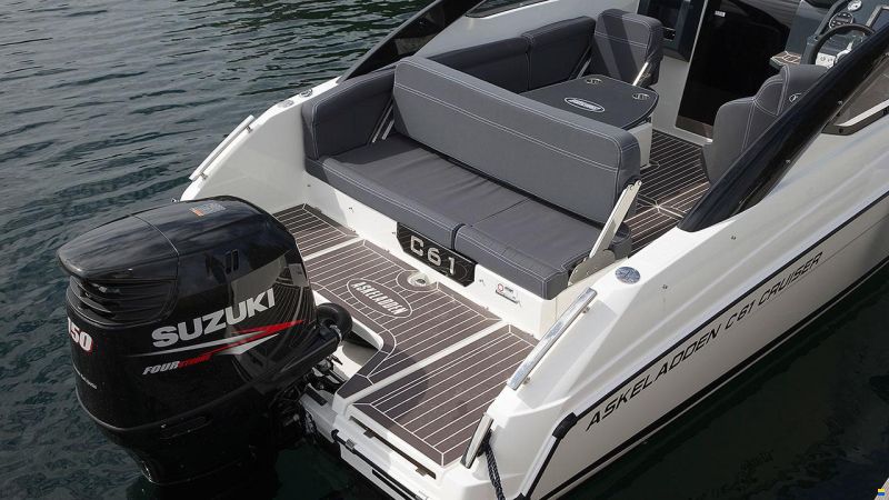 Parker 630 Day Cruiser