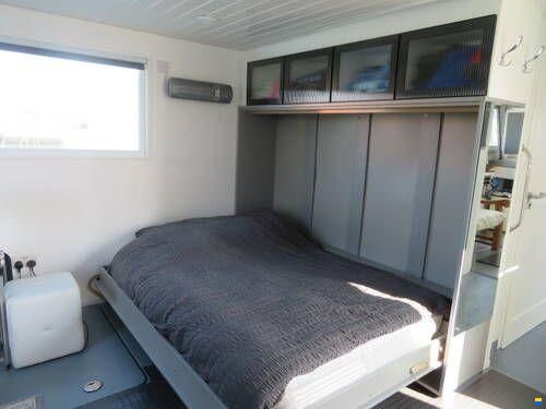 Houseboat Powercat 40 converted to a hou